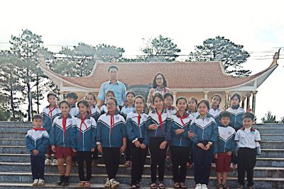Hình ảnh Liên đội trường Tiểu học Chu Văn An tham gia hành trình về nguồn thăm địa chỉ đỏ và các chú bộ đội nhân ngày thành lập Quân đội nhân dân Việt Nam 22/12